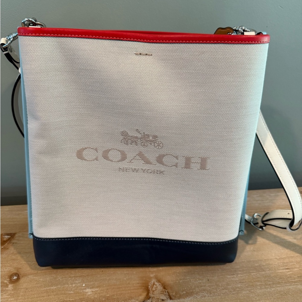 Coach Color Block Tote. Beautiful condition. Comes with matching wristlet.